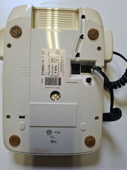 Retro tlačítkový telefon - 2