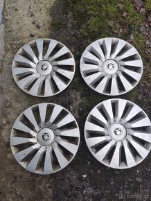 Poklice/kryty kol Škoda 16, originál - - 2