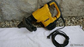 DEWALT SEKACÍ KLADIVO SDS-MAX 6KG - 2