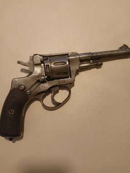 Revolver NAGANT 1942 - 2