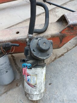 Držák ,pumpa naftového filtru - 2