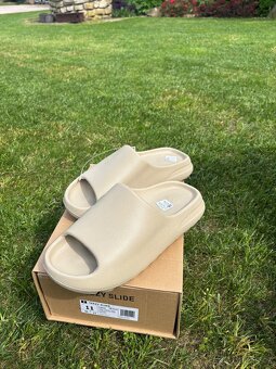 Adidas yeezy slides - 2