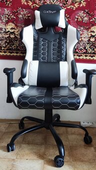 Herni židle Trust GXT 708W Gaming chair - 2