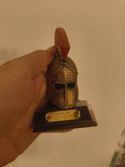 Sběratelské miniatury historických přileb (17 kusů) - 2