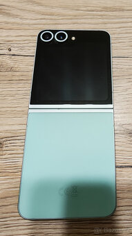 Samsung Galaxy Z Flip 6 5G 256GB Light Green - 2