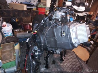 Motor Vespa 125 se vstřikováním paliva - 2