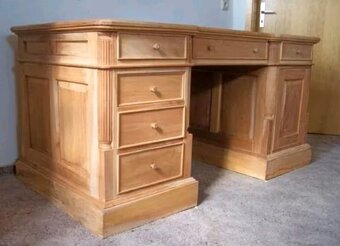 Psací stůl dřevěný - masivní, kůže na desce stolu - 2