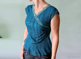 Společenský krajkový top s flitry vel.S - 2