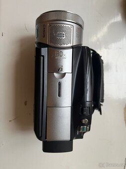 Sony Handycam HDR-SR1 - 2
