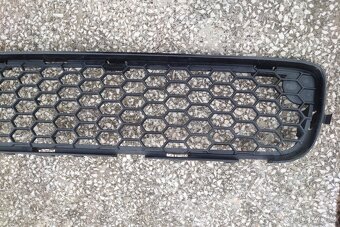 Volvo S80 - středová mřížka předního nárazníku - 2
