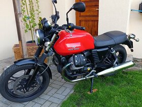 Moto Guzzi V7 Stone - 2