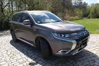 Mitsubiuschi Outlander Plkug in Hybrid - 2