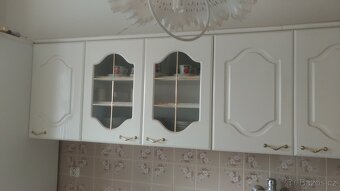 kuchyňská linka délka 3m vestavena lednice z mrazakem - 2