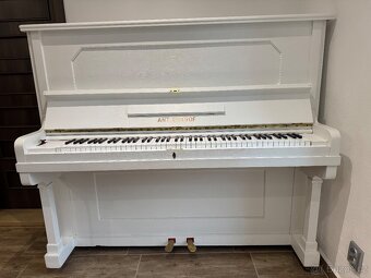 Bílé pianino Petrof - 2