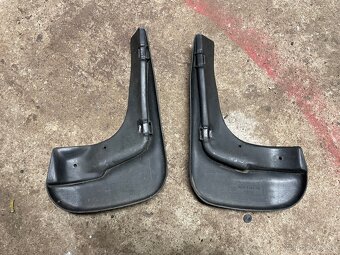 Originální záclonky za kola pro BMW E39 - 2