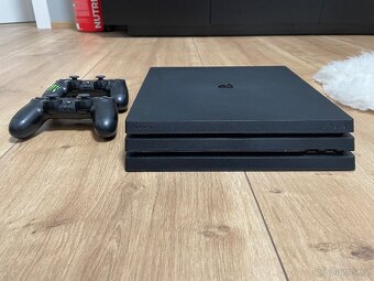 Prodám PS4 Pro 1TB - 2