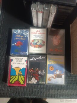 MC kazety se stojánkem - 2