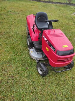 Zahradní traktůrek Honda - 2