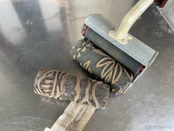 Starý váleček na malování s nádržkou - 2