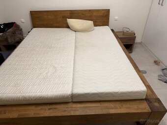 Dřevěná manželská postel - 2