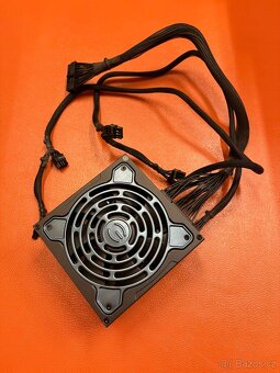 EVGA SuperNOVA 750 P5 PLATINUM - 2