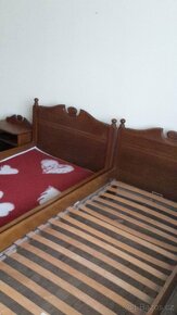 postele rustikální, rošt a noční stolky - 2