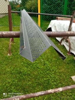 Střešní větrací hřebenové Fe lišty - 2