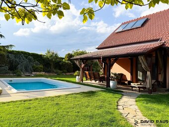Prodej rodinného domu 4+kk s bazénem (159 m2) a zahradou, ul - 2