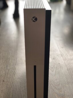 Xbox One S - 2