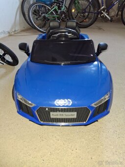 Elektrické autíčko audi r8 spyder - 2