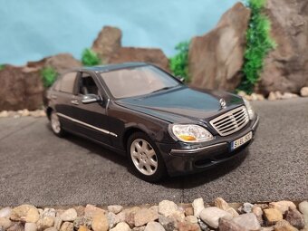 Prodám model 1:18 Mercedes Benz S class w220 facelift - 2