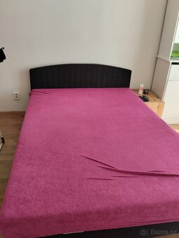 Prodám postel 160/200, čalouněná,zastelavaci prostor, nová, - 2