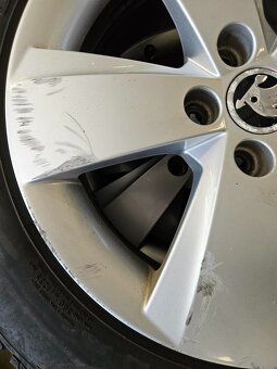 Prodám ORIGINÁLNÍ disky 15" na Fabii III + Pneu Pirelli - 2