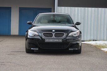 BMW E60 M5 5.0 V10 - 2