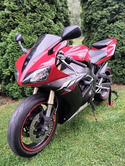 Yamaha r1 - 2