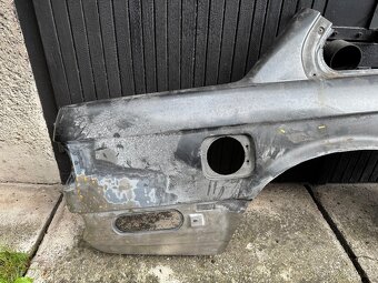 BMW E30 pravý zadní blatník coupe chrom - 2
