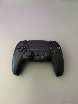 PlayStation 5 Slim (Digital) + 2x ovladač DualSense - 2