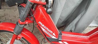 Moped Kinetic Magnum - 2