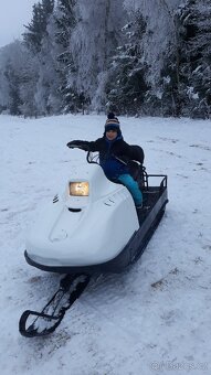 Sněžný skútr Buran 640 bílý. - 2