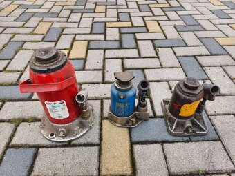 Prodám HYDRAULICKÝ ZVEDÁK 3,2 tuny - 2