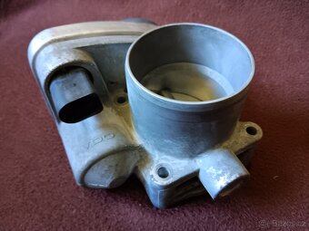 Škrtící klapka z VW GOLF 4 (2004) - 2