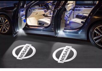 Logo Nissan na dveře - 2