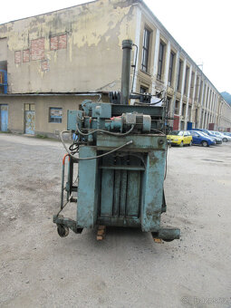 PAKETOVACÍ LIS NA PAPÍR, PLASTY - 2