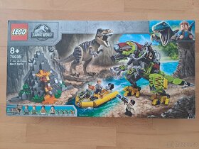 LEGO Jurassic World 75938 T. rex vs. Dinorobot - 2