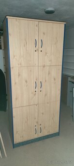 Skříň s uzamykatelnými boxy - 2