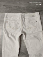 HEZKÉ DŽÍNY BERSHKA - 2