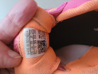 Tenisky Adidas, v. 33 - 2