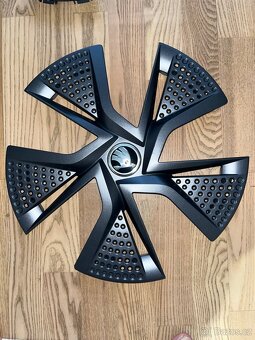 Škoda AERO KRYTY PROXIMA 16" (nové, originál) - 2
