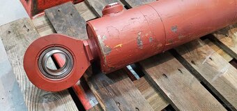 Hydraulický válec 110/55 zdvih 200mm un050 repas - 2
