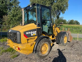 Kolový nakladač CAT 907M - 2